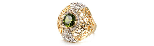 Luxurious and Stylish Gold hollow Crystal Floral jewelry antique Zircon wedding ring