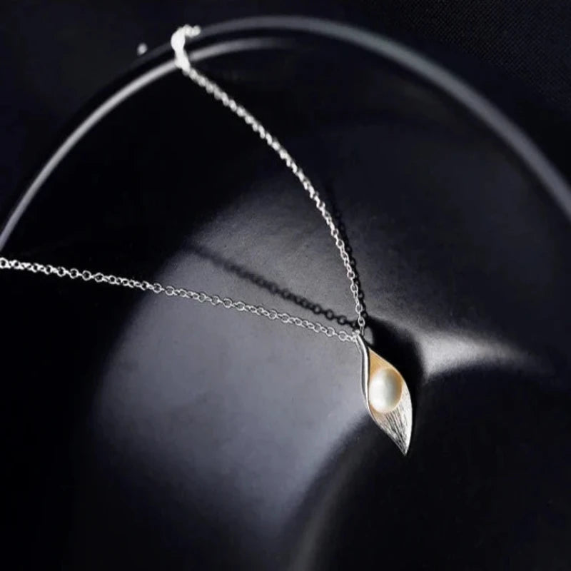 Leaf with Pearl inside 925 Sterling Silver Necklace & Pendant