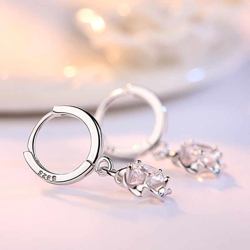 The cubic zirconia silver jewellery piece is marked with the document number S925 and has a 925 stamp indicating its quality. It is made with a copper metal alloy that is free of nickel and lead.