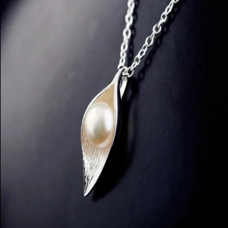 Leaf with Pearl inside 925 Sterling Silver Necklace & Pendant 925 Sterling Silver 45cm