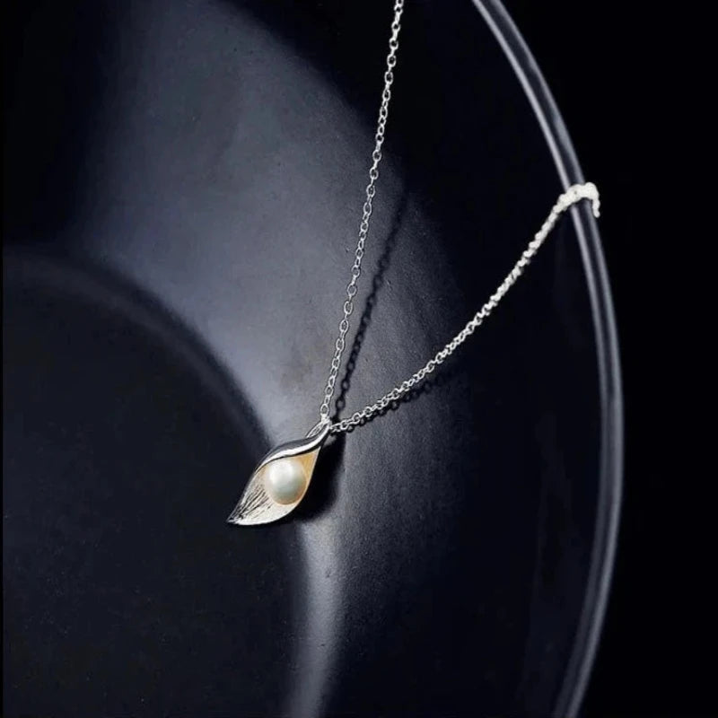 Leaf with Pearl inside 925 Sterling Silver Necklace & Pendant